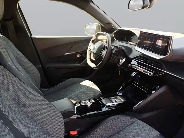 Peugeot 2008 view 11