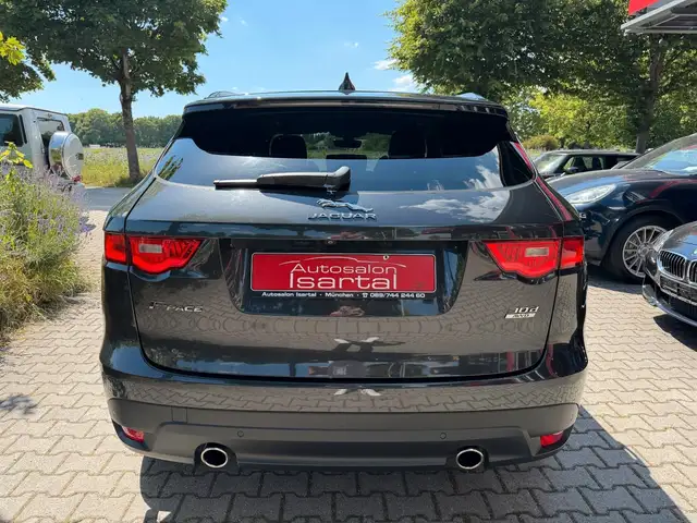 Jaguar F-Pace view 6