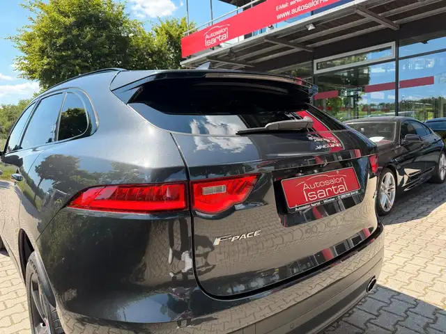 Jaguar F-Pace view 5