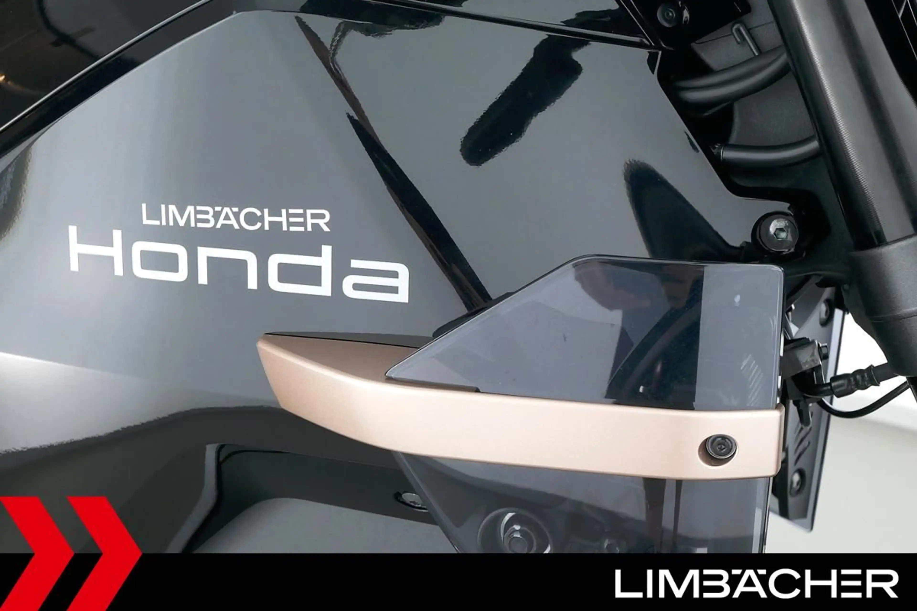 Honda WN7 Fahrmodi, Griffheizung, Keyless — photo 15