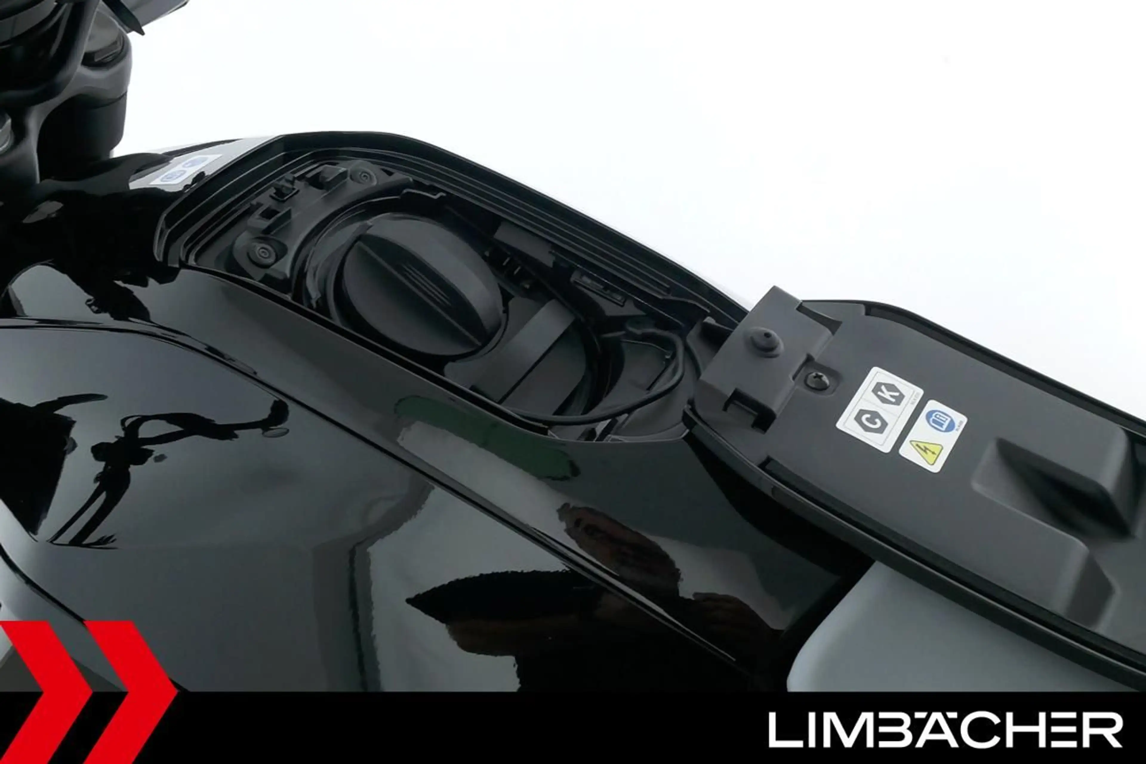 Honda WN7 Fahrmodi, Griffheizung, Keyless — photo 23