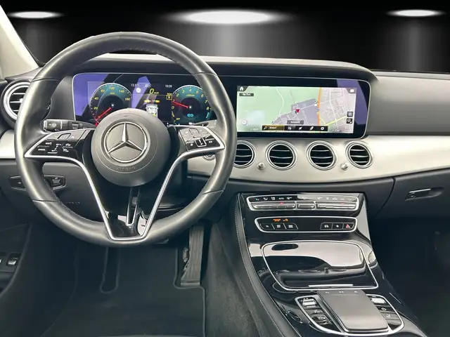 Mercedes-Benz 300 view 9