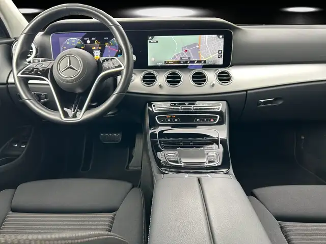 Mercedes-Benz 300 view 10