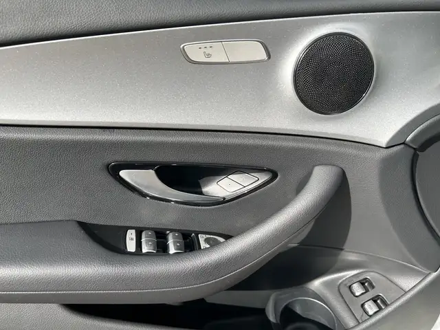 Mercedes-Benz 300 view 12