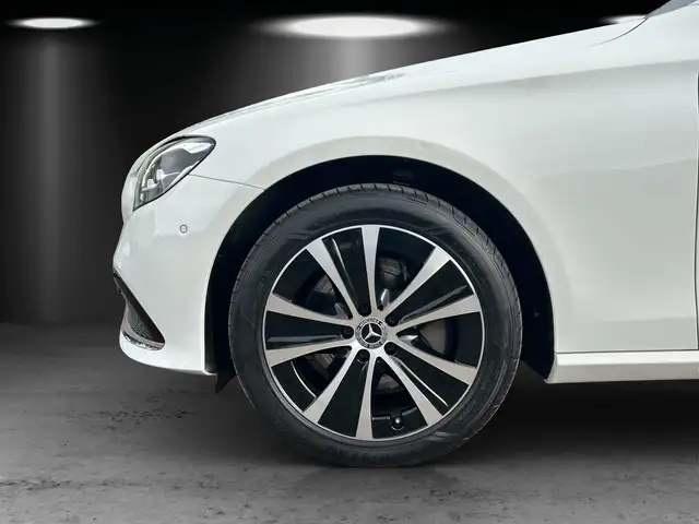 Mercedes-Benz 300 view 14