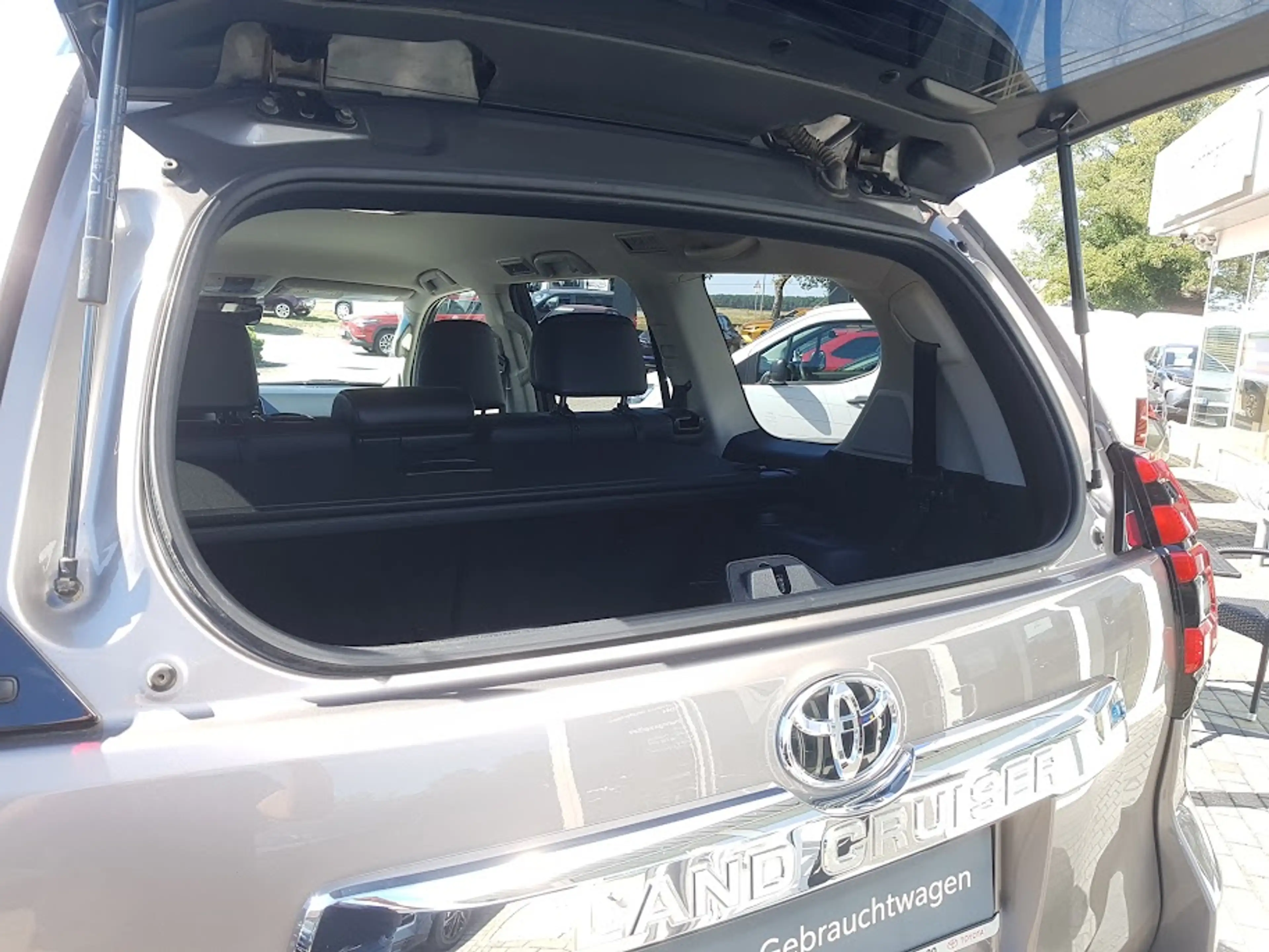 Toyota Land Cruiser 2,8 D - Executive- 7-Sitzer, AHZV, inkl. Winterräder — photo 10
