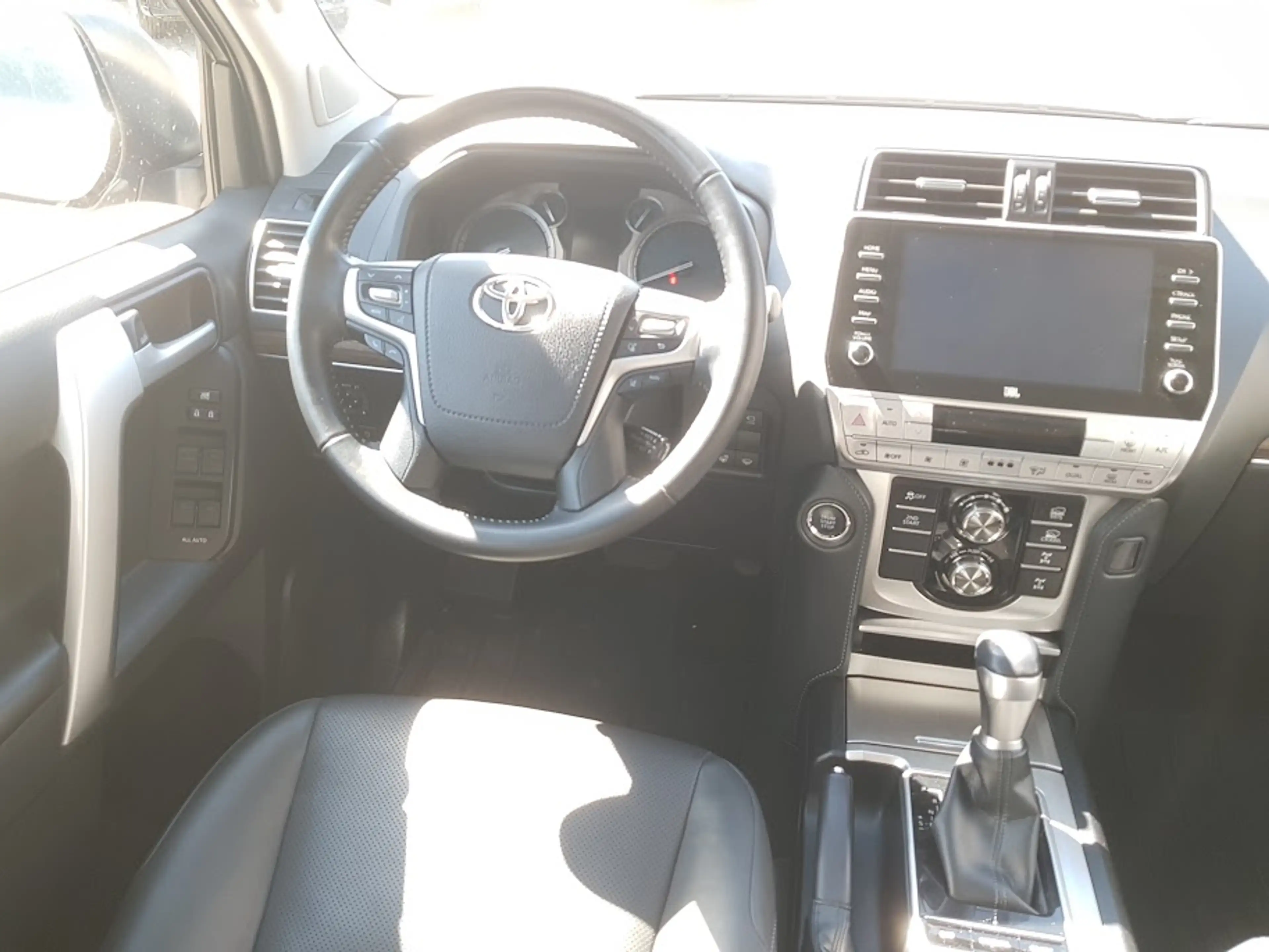 Toyota Land Cruiser 2,8 D - Executive- 7-Sitzer, AHZV, inkl. Winterräder — photo 13