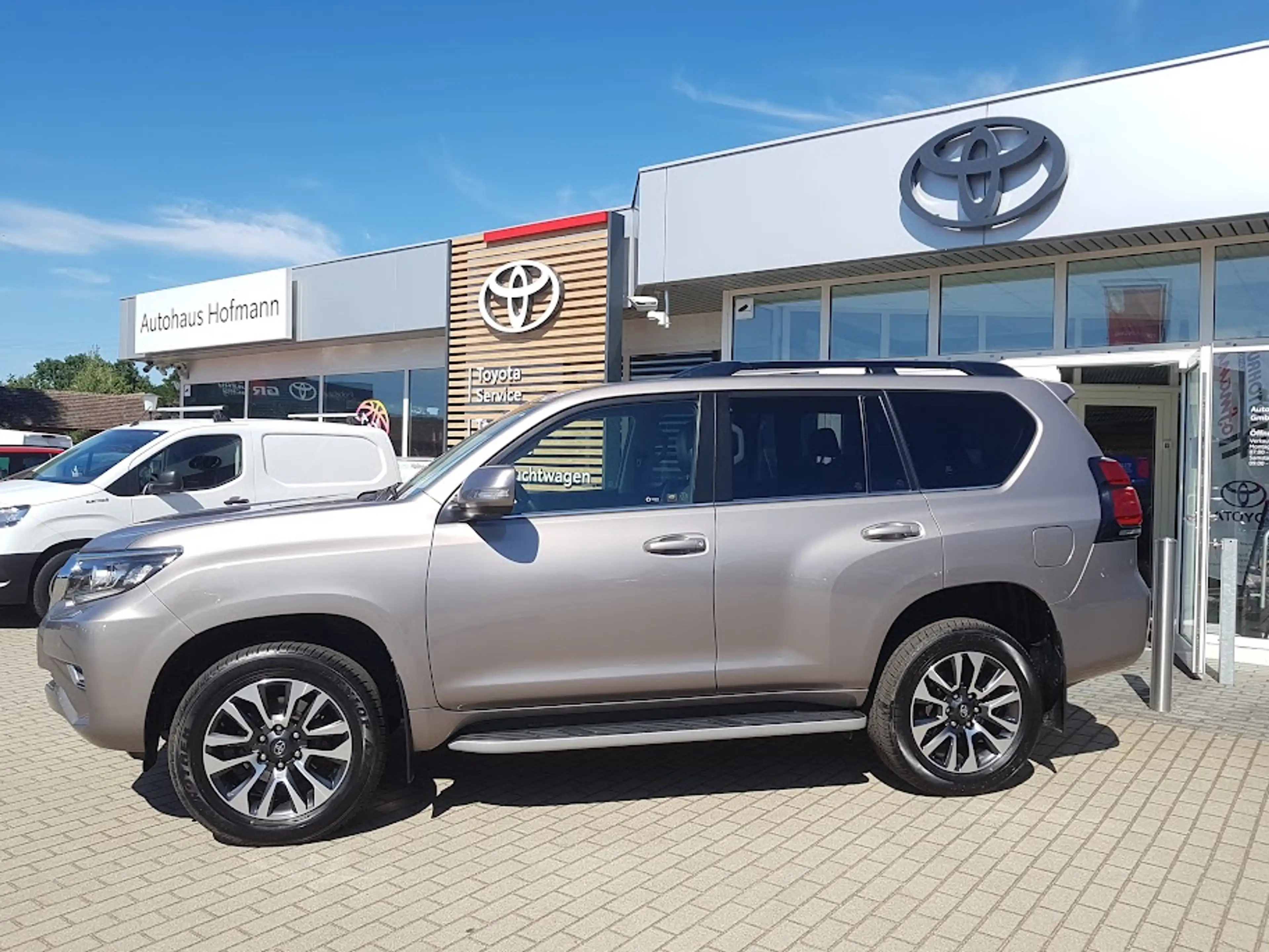 Toyota Land Cruiser 2,8 D - Executive- 7-Sitzer, AHZV, inkl. Winterräder — photo 2