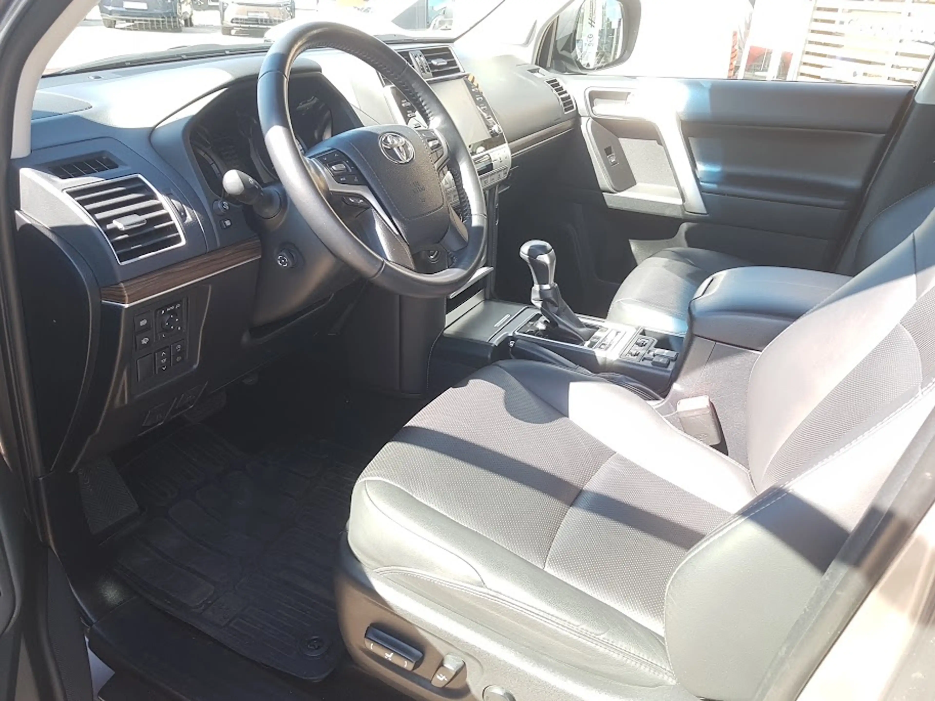 Toyota Land Cruiser 2,8 D - Executive- 7-Sitzer, AHZV, inkl. Winterräder — photo 15