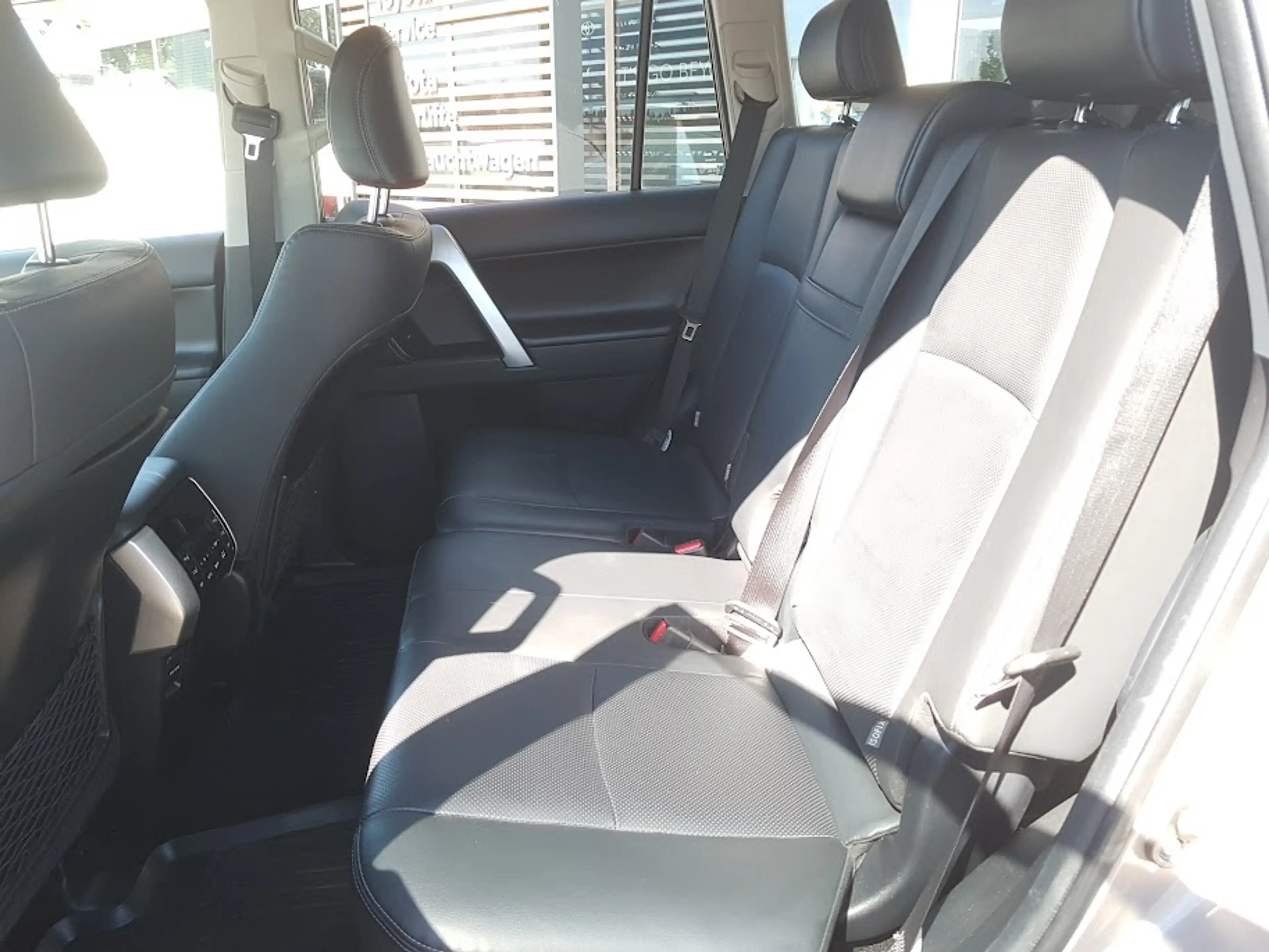 Toyota Land Cruiser 2,8 D - Executive- 7-Sitzer, AHZV, inkl. Winterräder — photo 11