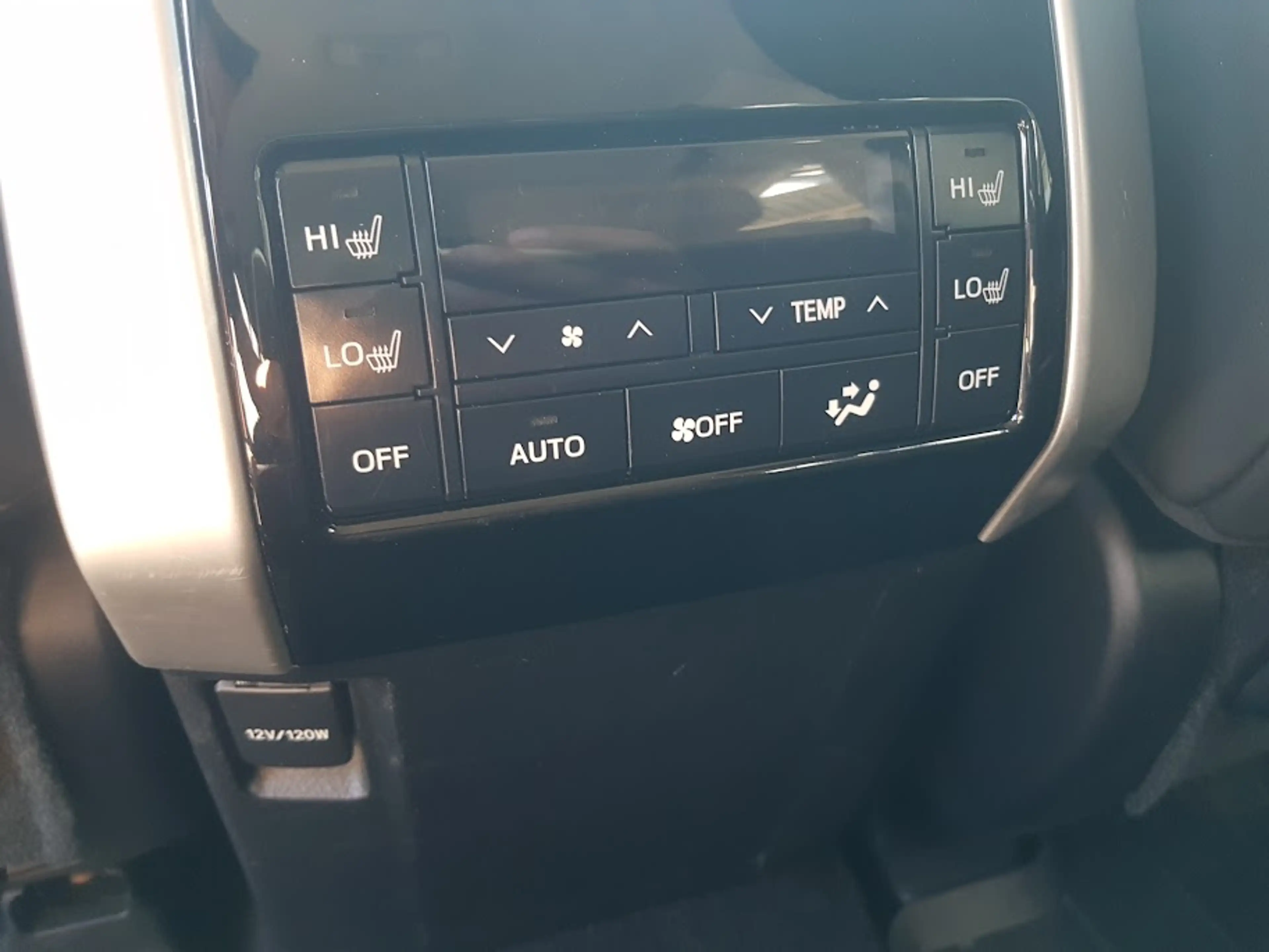Toyota Land Cruiser 2,8 D - Executive- 7-Sitzer, AHZV, inkl. Winterräder — photo 12