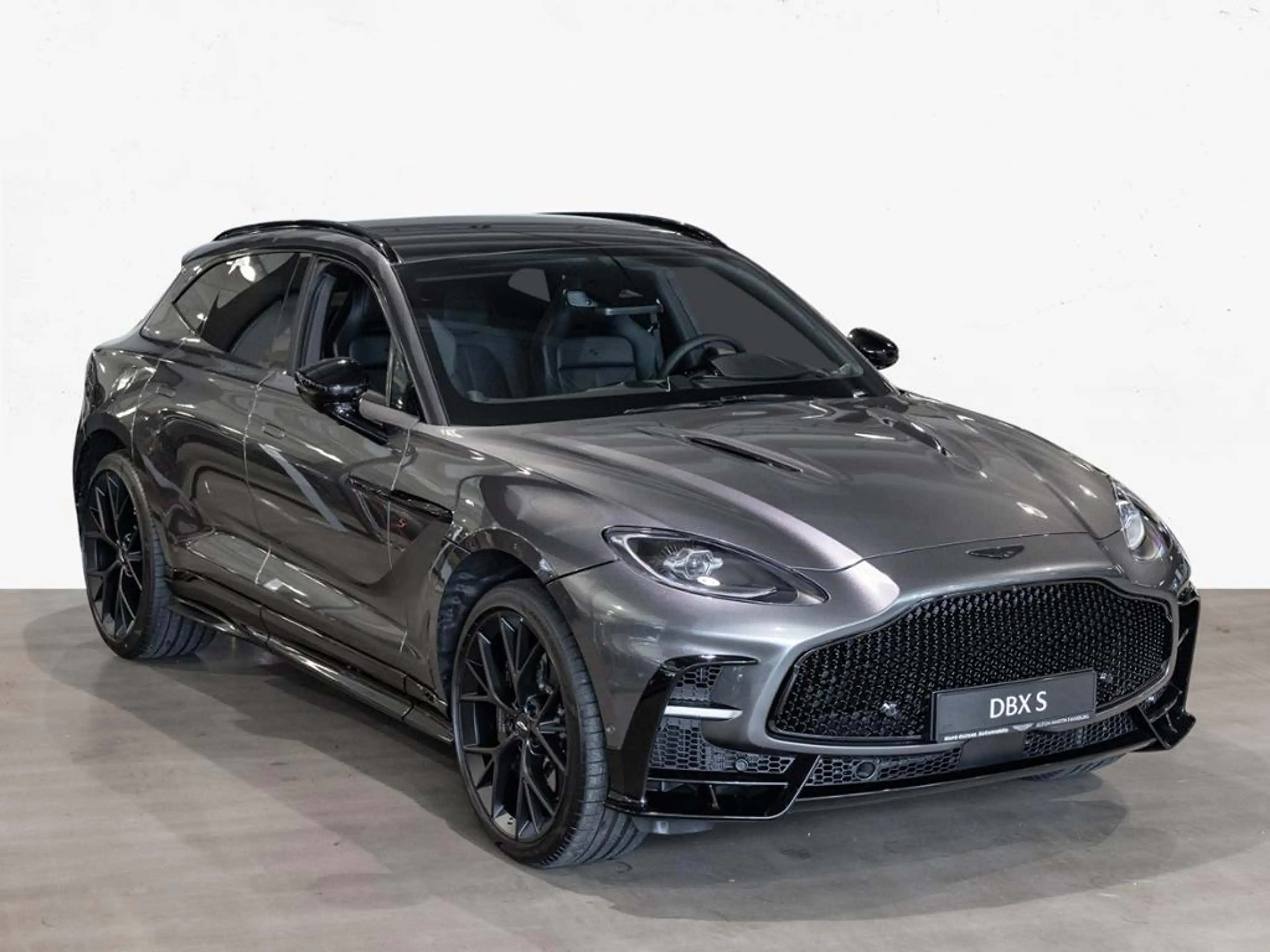 Aston Martin DBX "S" Aston Martin Hamburg — photo 14