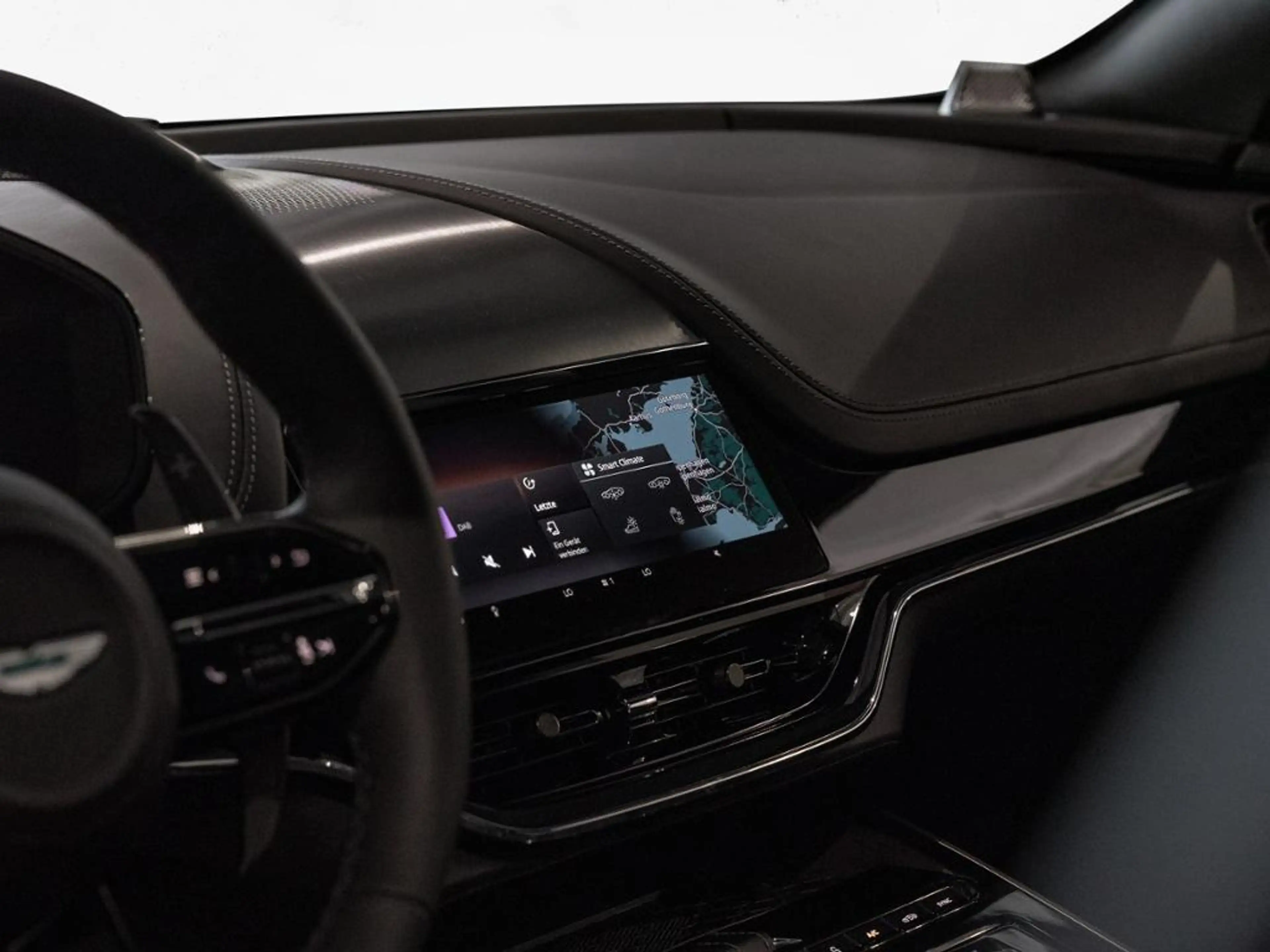 Aston Martin DBX "S" Aston Martin Hamburg — photo 11