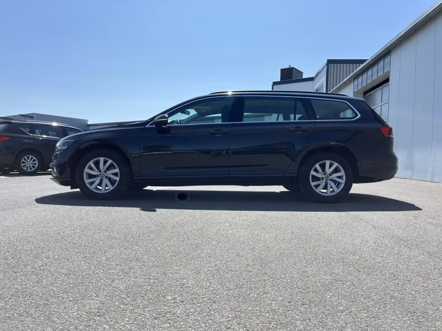 Volkswagen Passat Variant 2.0 TDI Business 144€ m. 20% Anzahlung DAB Navi Schwarz - 2