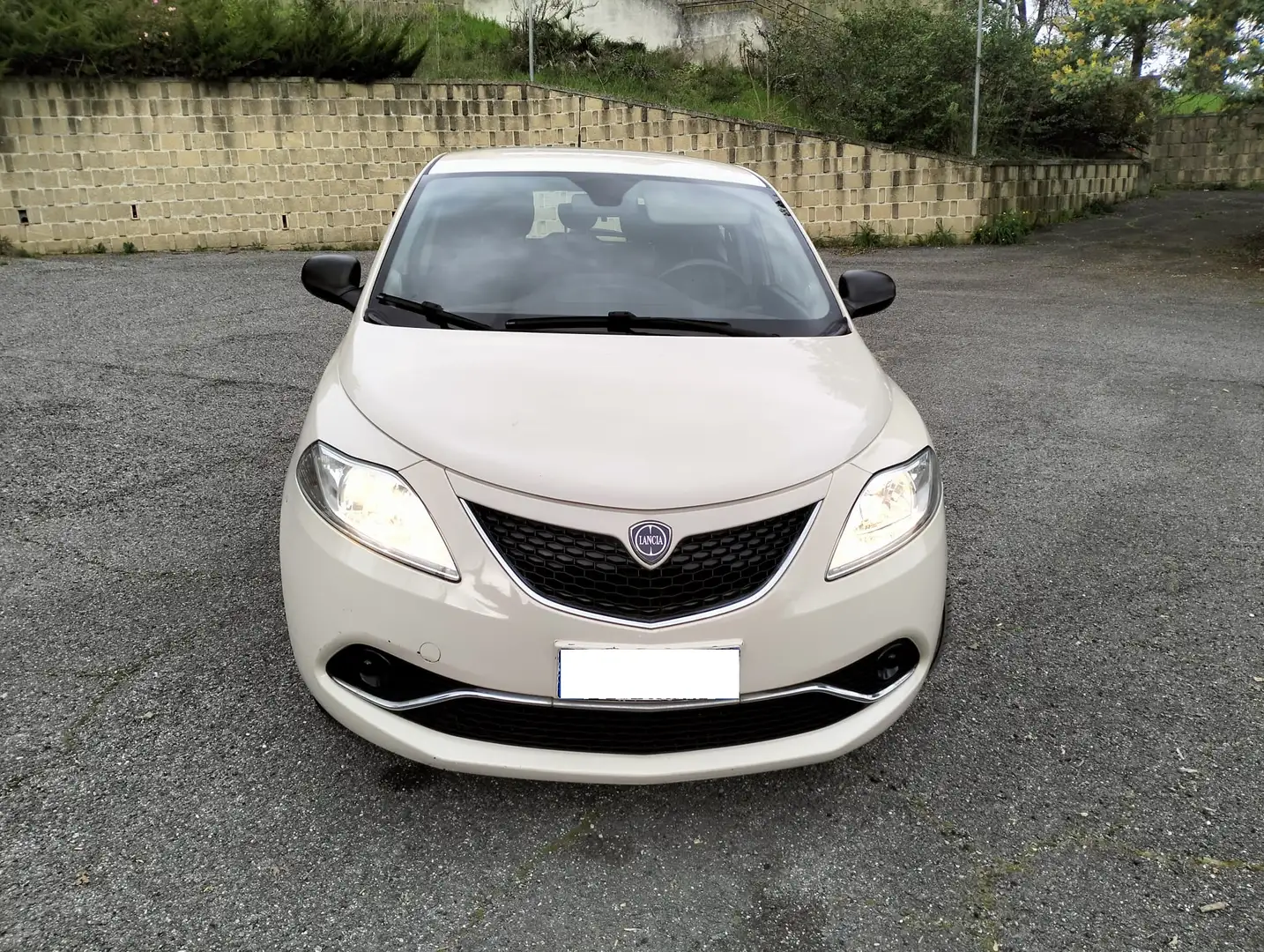 Lancia Ypsilon Ypsilon III 2016 1.2  69cv Euro 6 City KM 110000 Weiß - 2