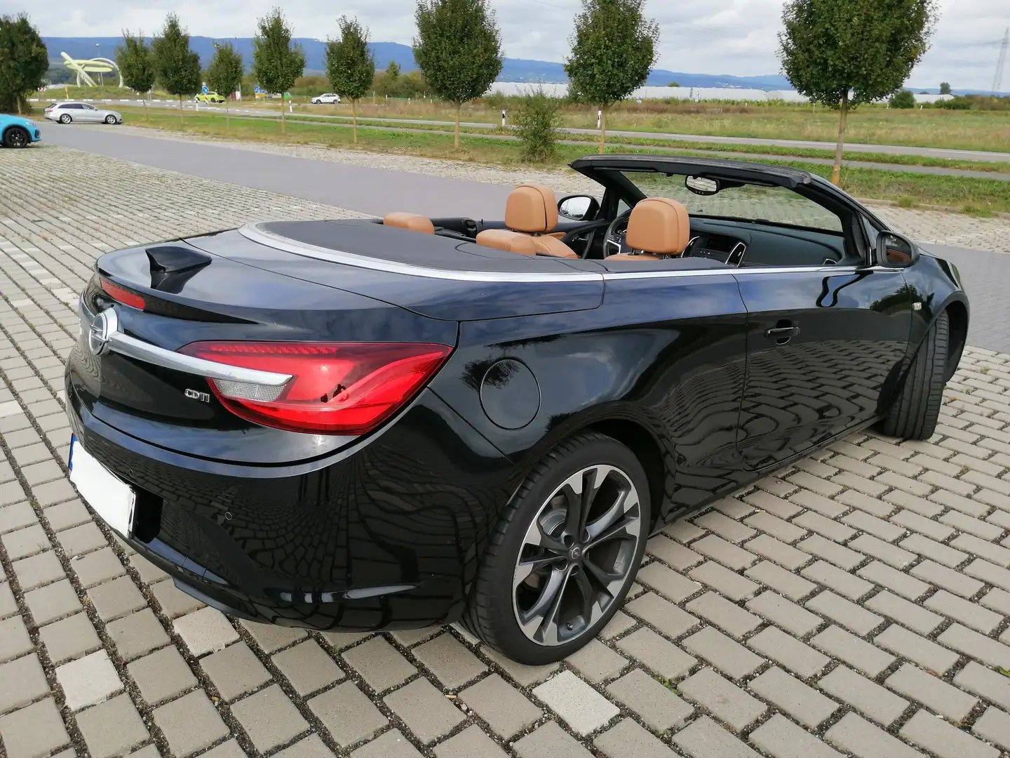 Opel Cascada Cascada 2.0 CDTI Active ecoFLEX Start/Stop Schwarz - 2