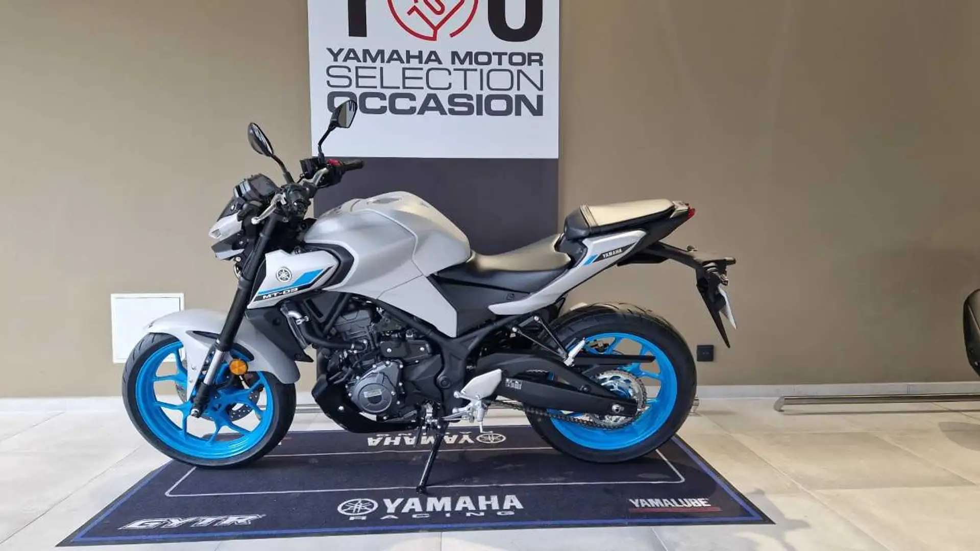 Yamaha MT-03 Gris - 2