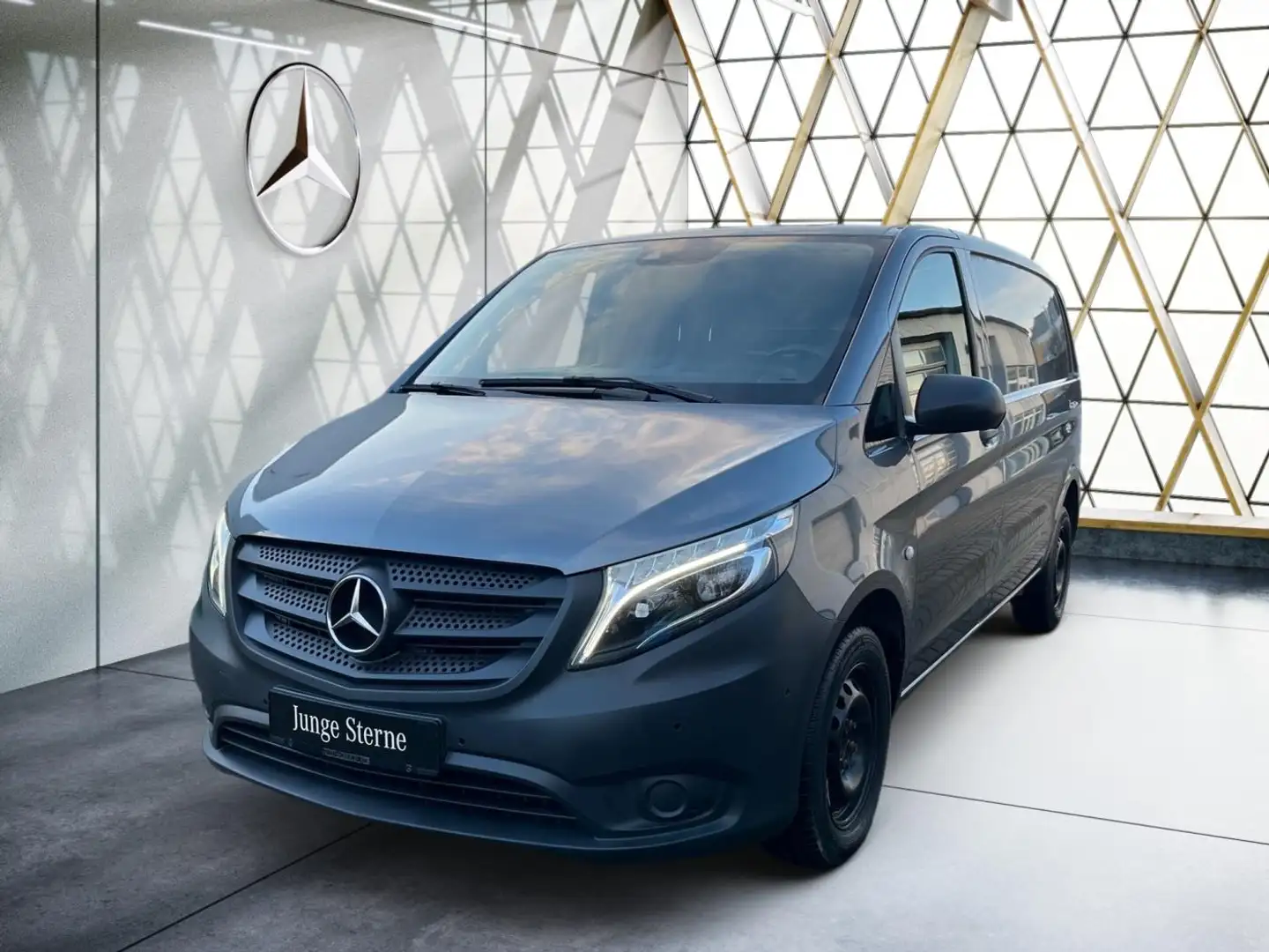Mercedes-Benz Vito 116 CDI Kasten Kompakt AHK*StdHz*Kam*LEDils Grau - 1