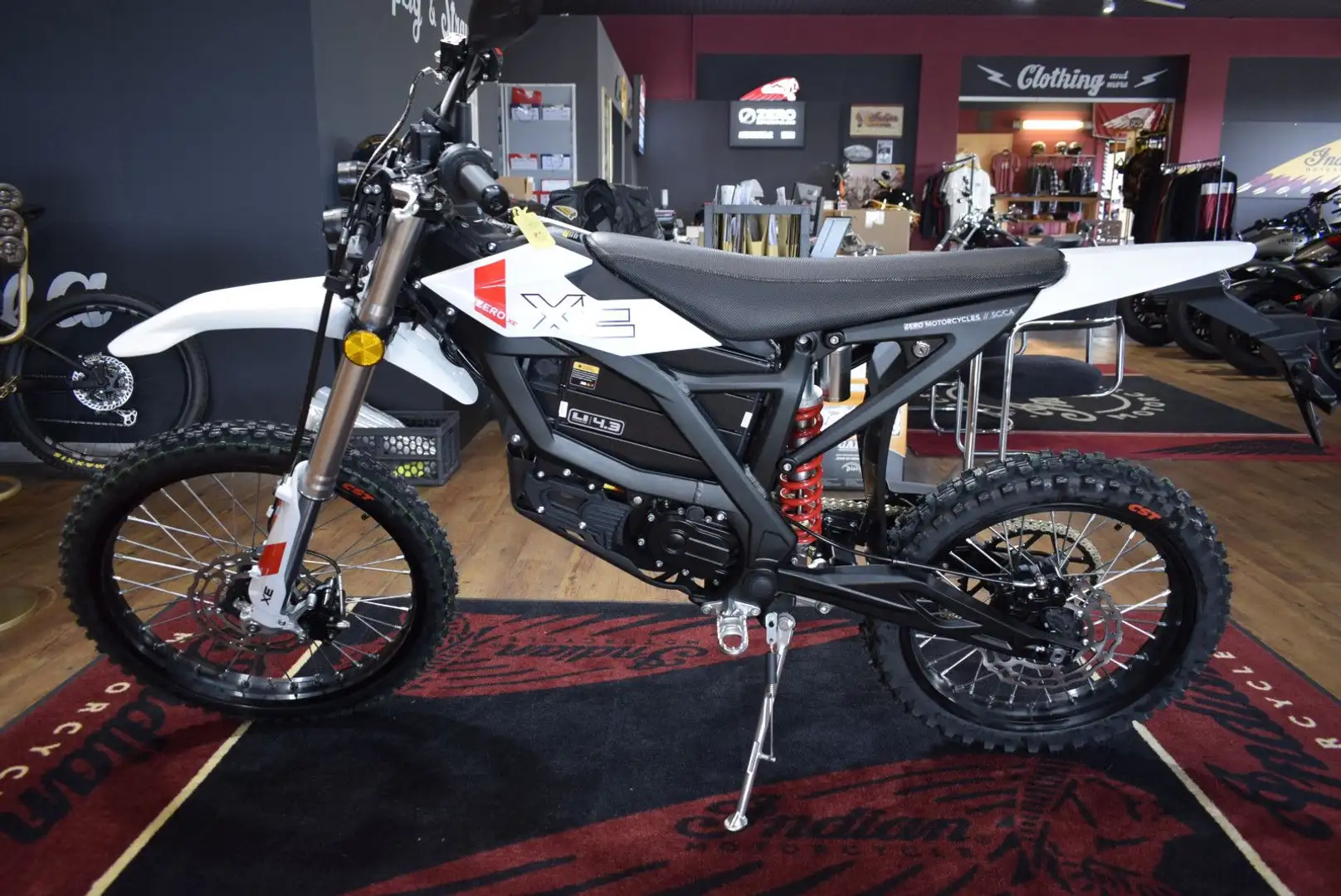 Zero XE ( Führerschein 125 ccm / B196 ) vor Ort Blanc - 2