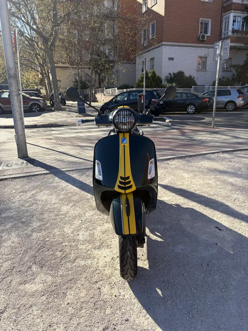 Vespa GTS Super Racing Sixties 300 - 2