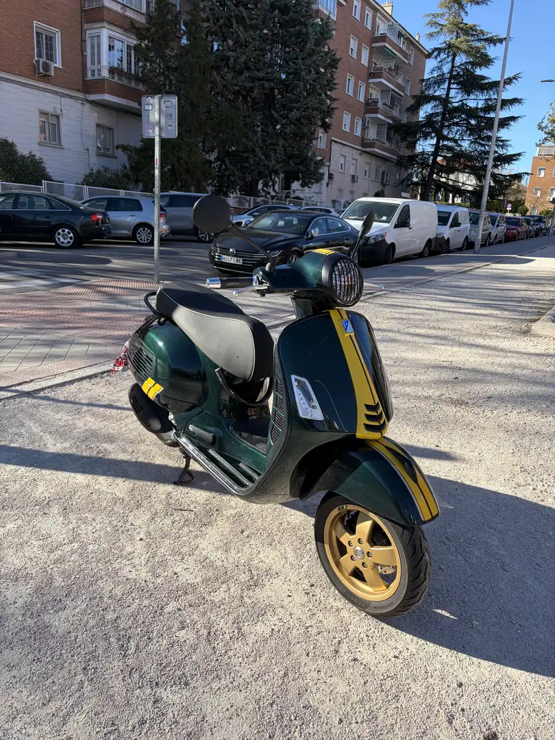 Vespa GTS Super Racing Sixties 300 - 1
