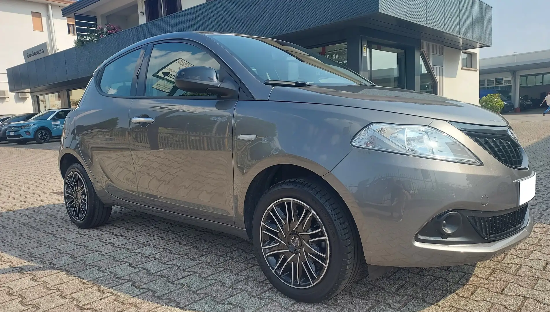 Lancia Ypsilon 1.0 firefly hybrid Silver Grigio - 2