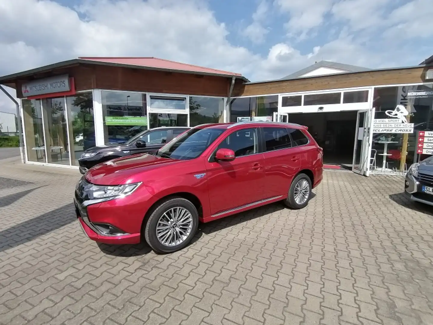 Mitsubishi Outlander Outlander Plug-in Hybrid BASIS 2.4 MIVEC 4WD Rot - 2