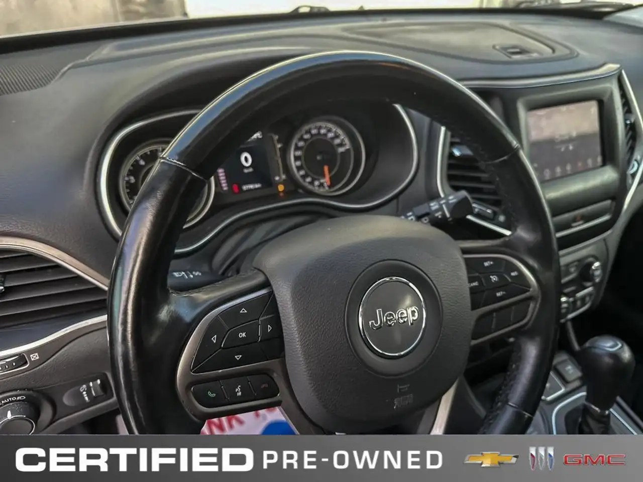 Jeep Cherokee снимка Jeep Cherokee