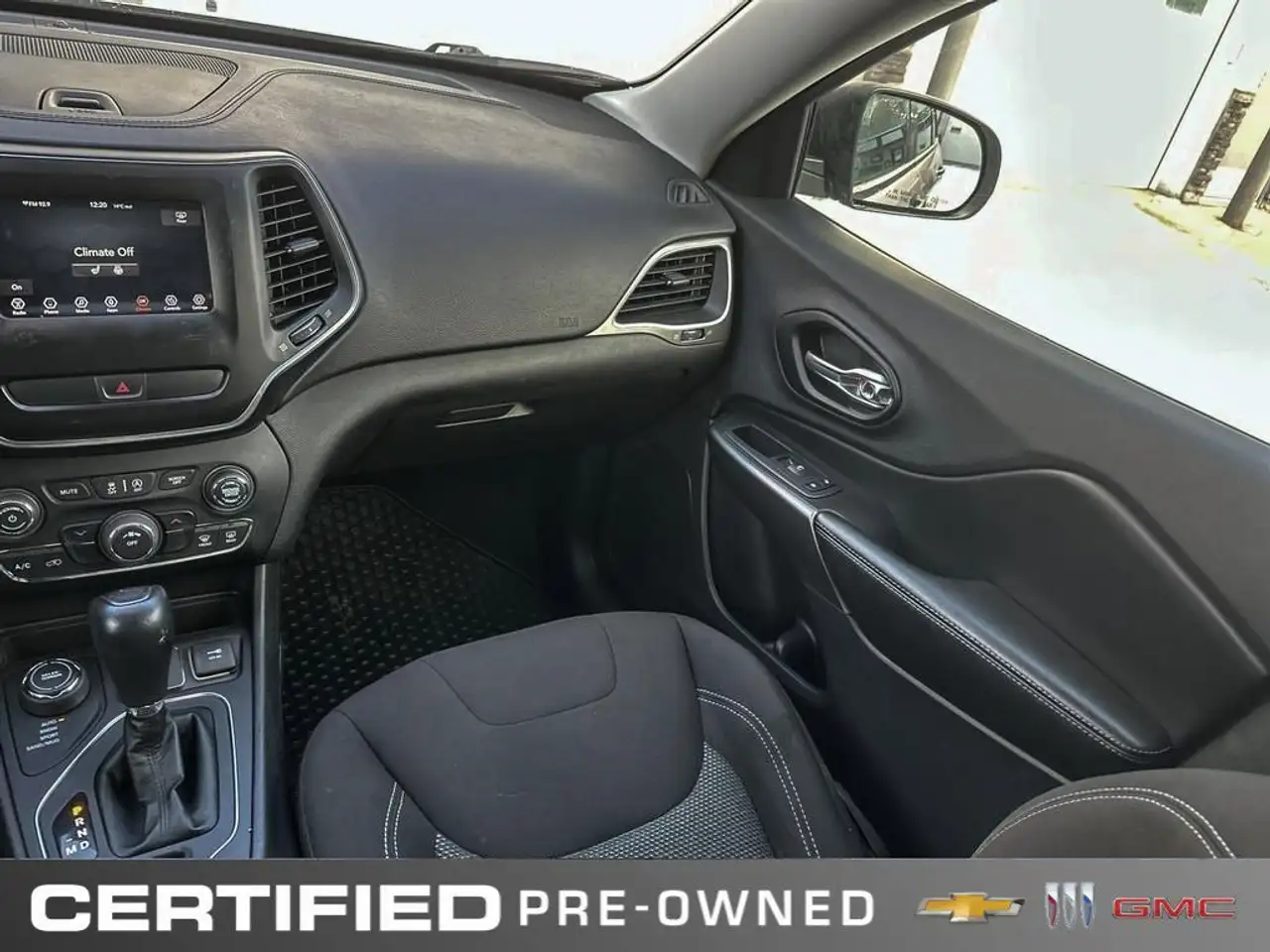 Jeep Cherokee снимка Jeep Cherokee