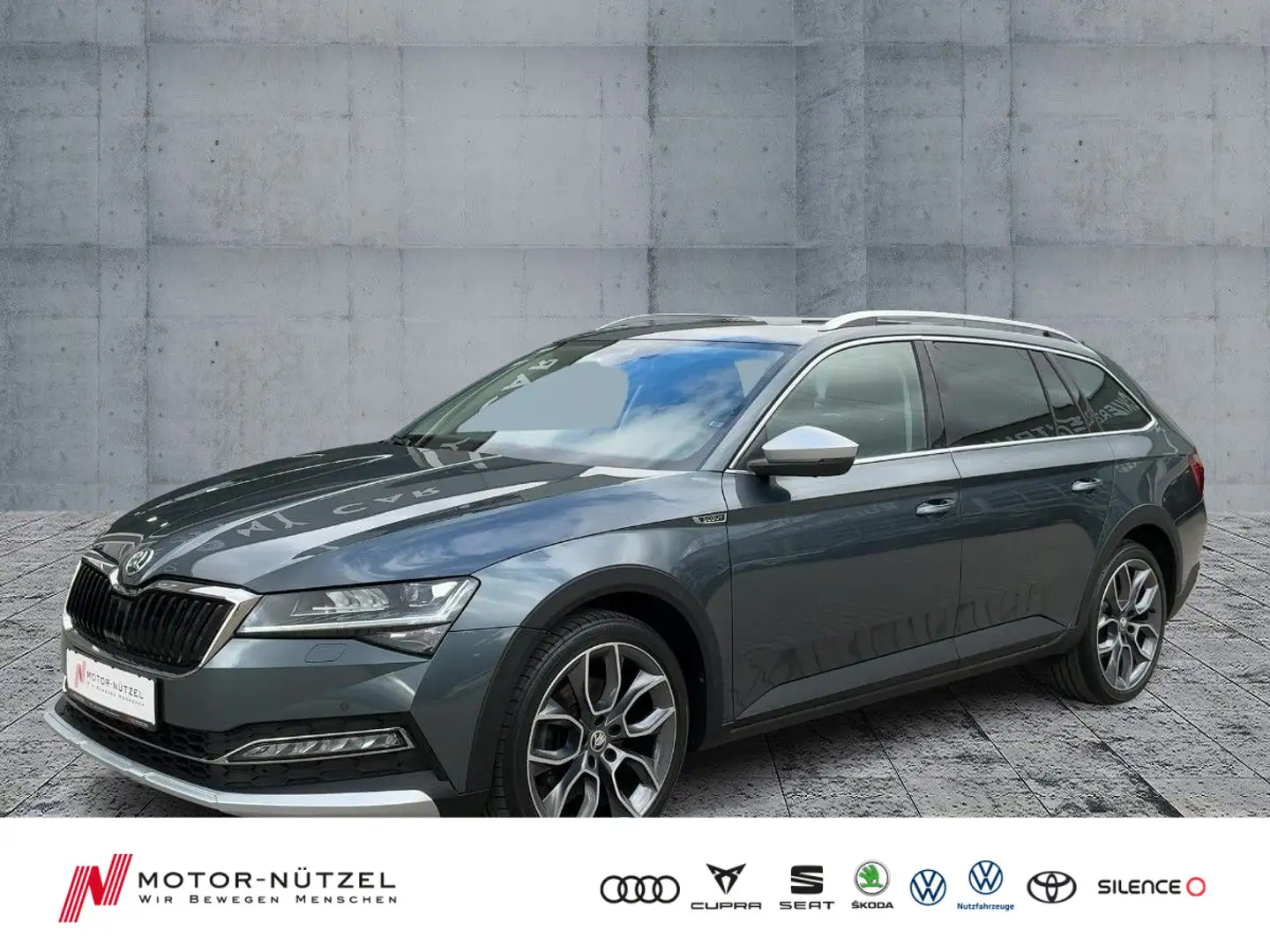 Skoda Superb Combi SCOUT TDI 4x4 MATRIX+NAVI+AHK+PANO Grijs - 1