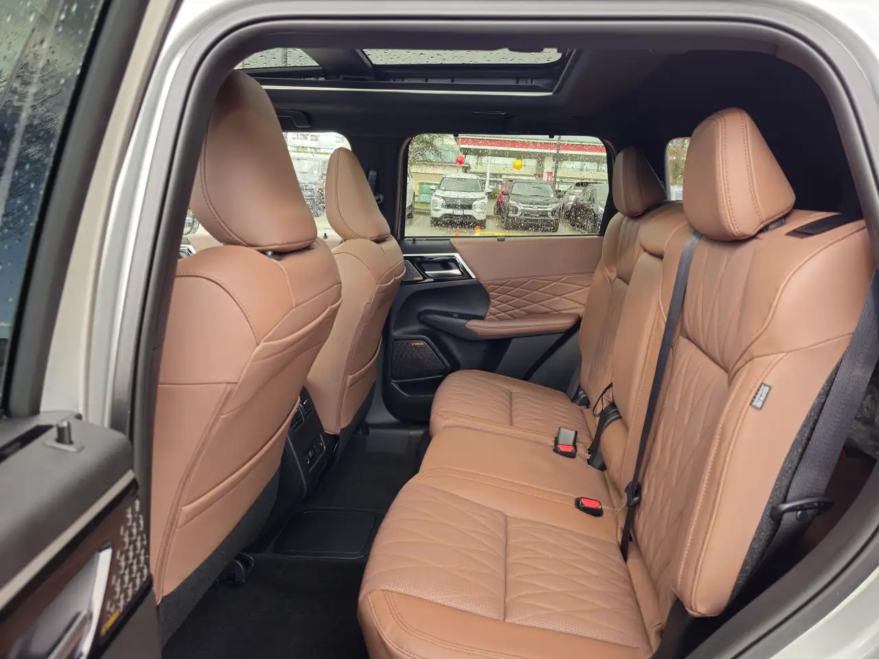 Mitsubishi Outlander снимка Mitsubishi Outlander