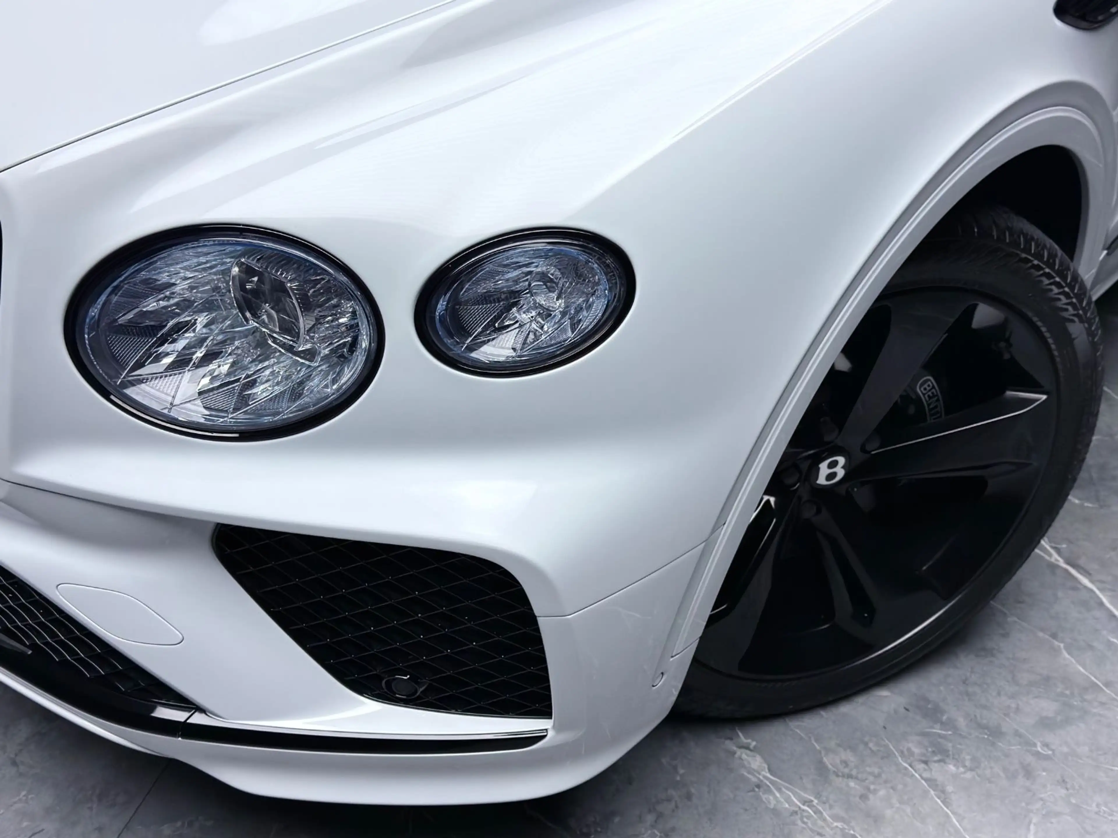 Bentley Bentayga V8 EWB BLACKLINE PANO NAIM 22" FULL PPF — photo 12