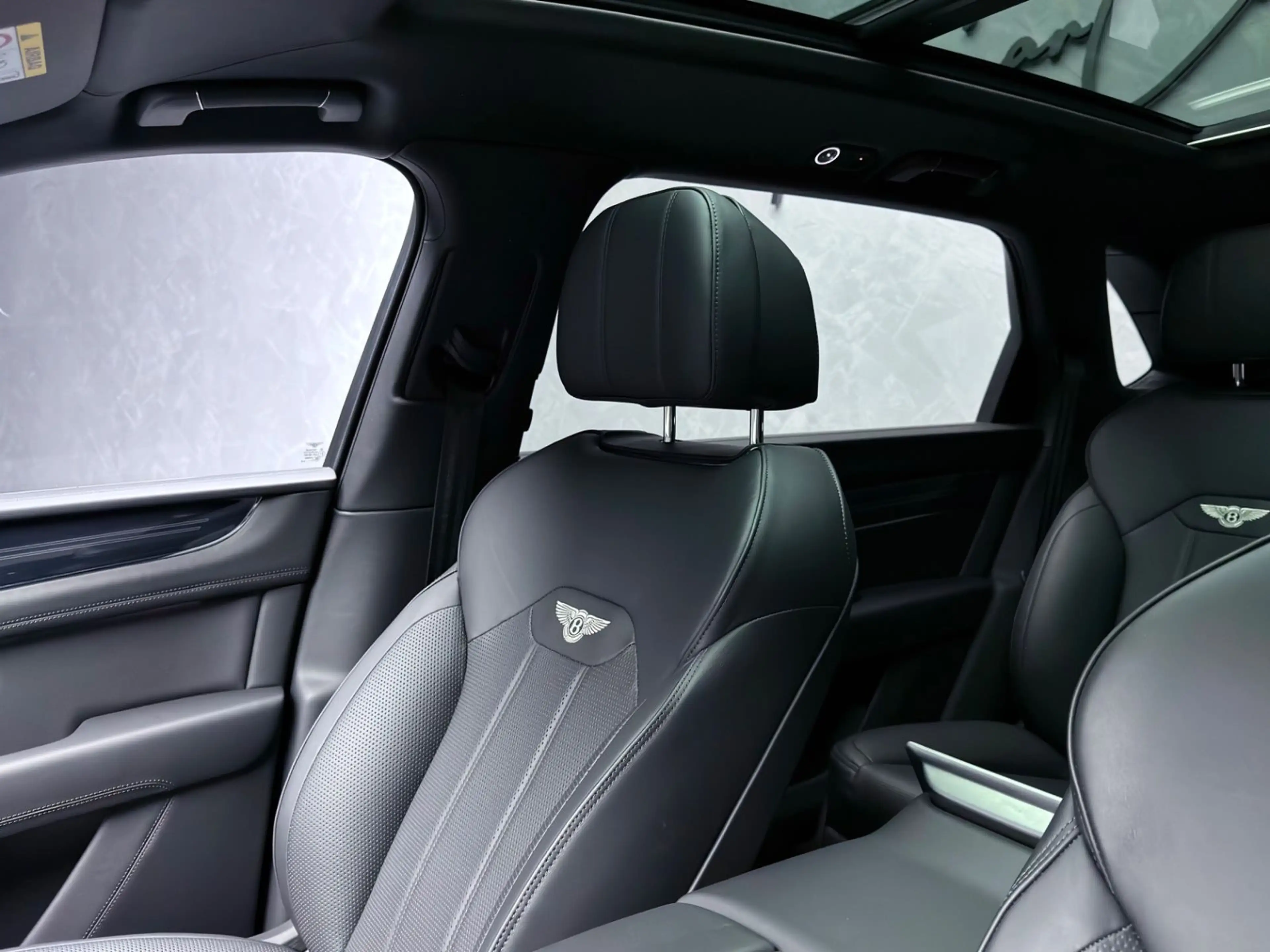 Bentley Bentayga V8 EWB BLACKLINE PANO NAIM 22" FULL PPF — photo 10