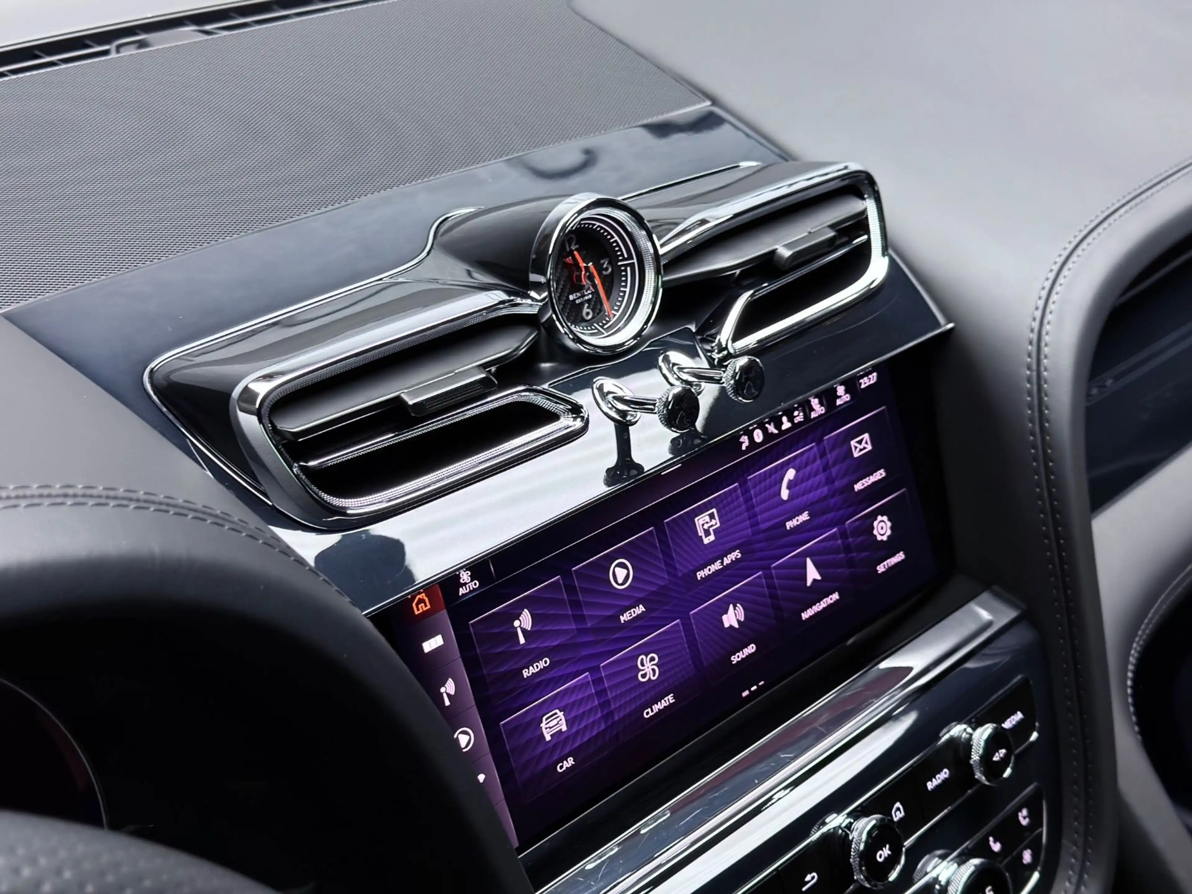 Bentley Bentayga V8 EWB BLACKLINE PANO NAIM 22" FULL PPF — photo 15