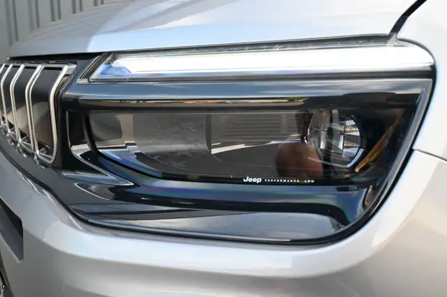 Jeep Avenger view 9