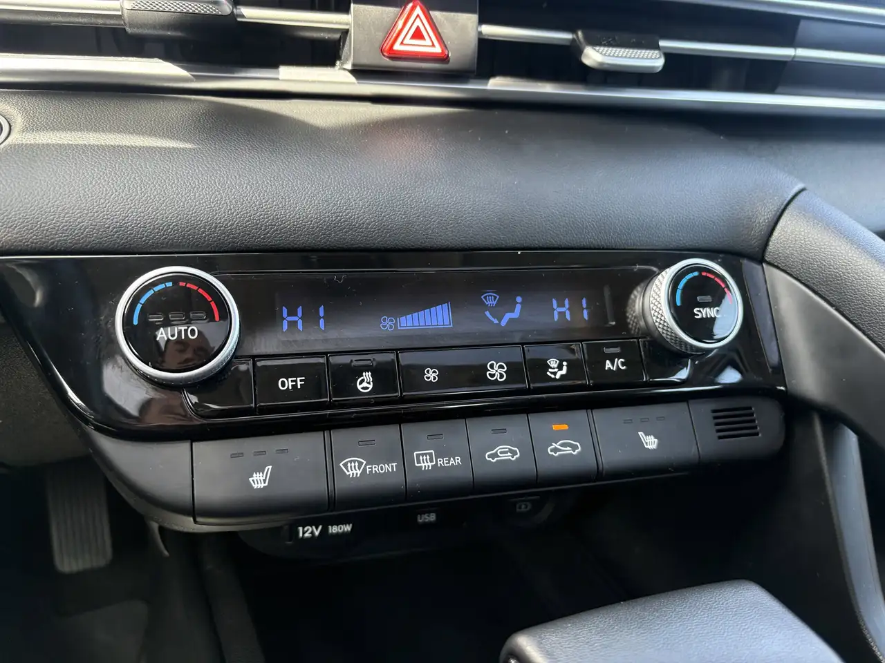 Hyundai ELANTRA снимка Hyundai ELANTRA