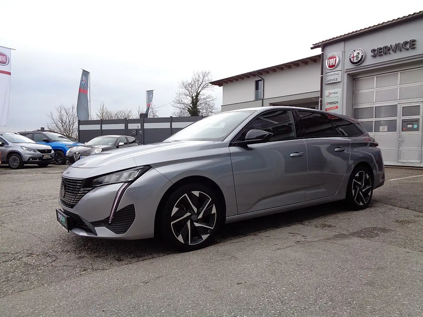 Peugeot 308 SW Hybrid 145 e-DSC6 Allure Automatik Mildhybrid Grau - 2