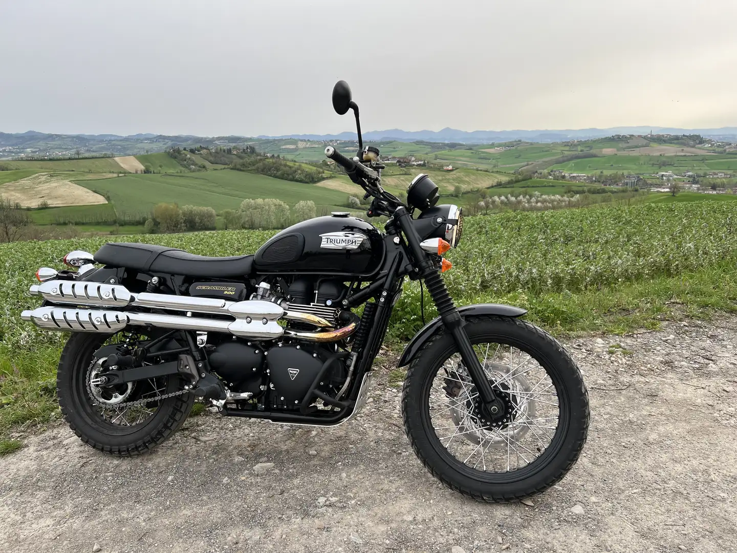 Triumph Scrambler jet black - 1