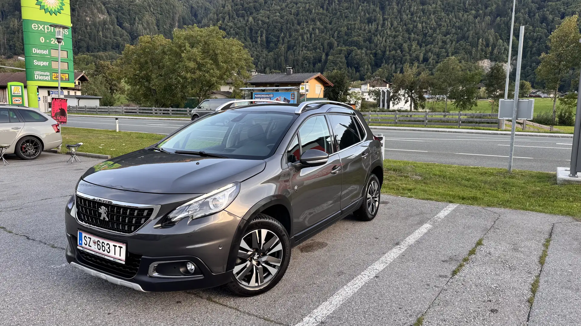Peugeot 2008 PureTech 110 GPF Stop&Start EAT6 Signature - 2