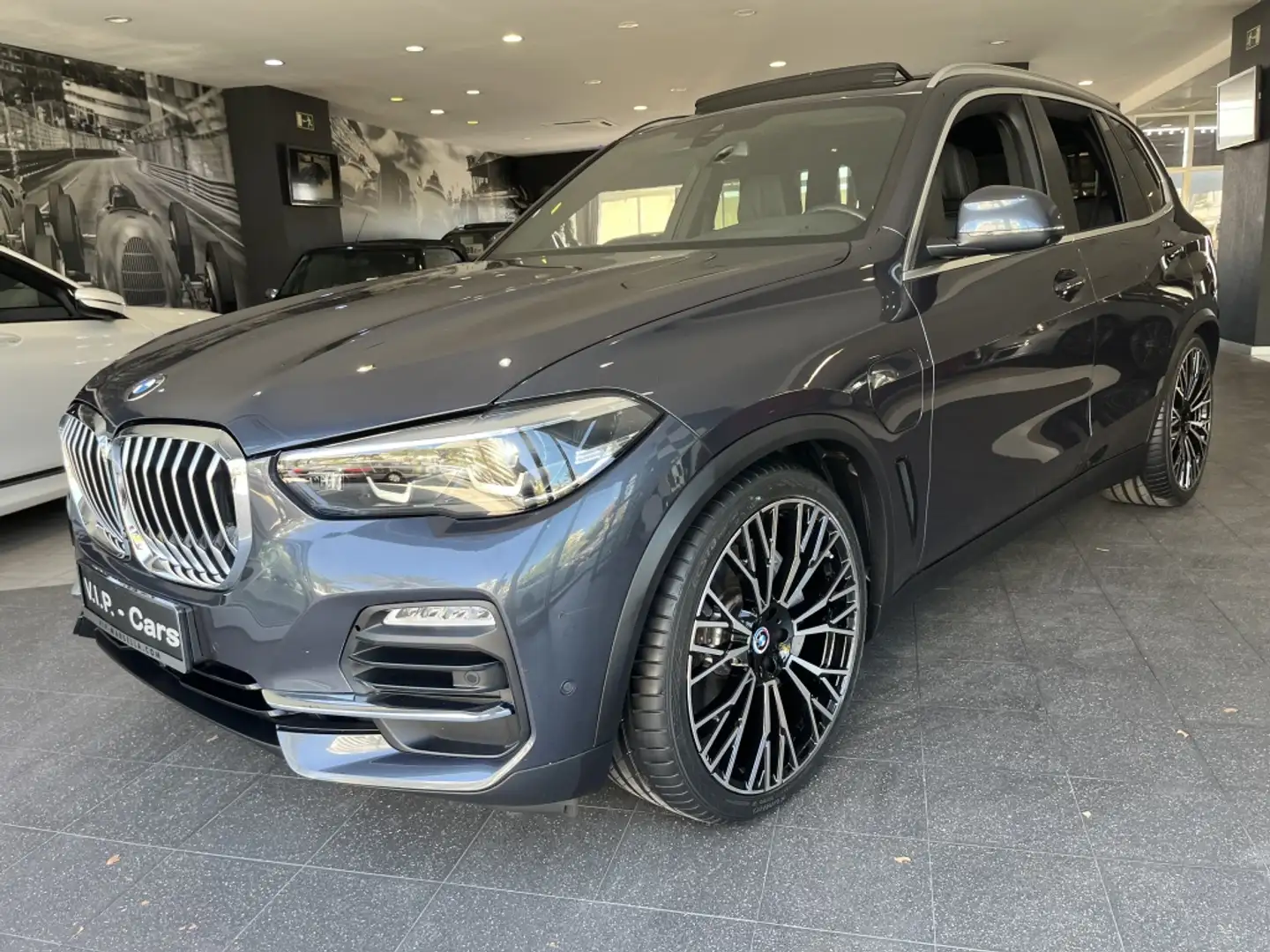 BMW X5 xDrive 45e Grau - 1