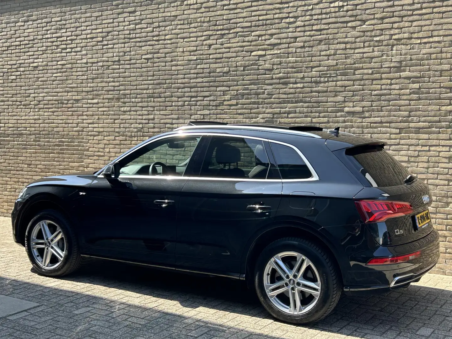 Audi Q5 50 TFSI E 300pk Quattro S-edition | PHEV | Panoram Zwart - 2