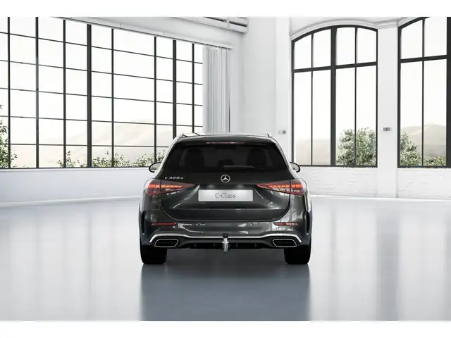 Mercedes-Benz C-Class view 4