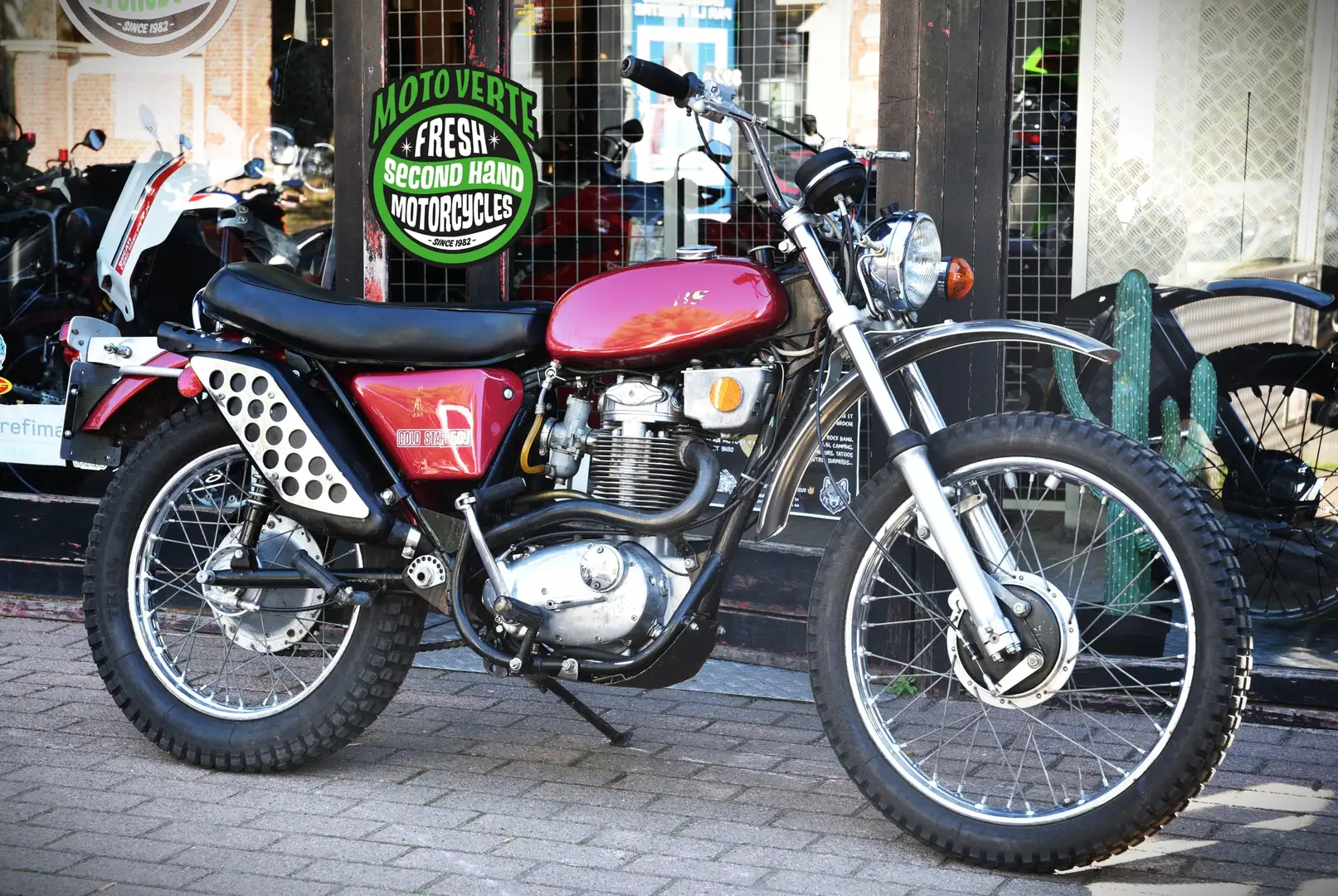 BSA Gold Star B50SS ***MOTO VERTE*** Red - 1