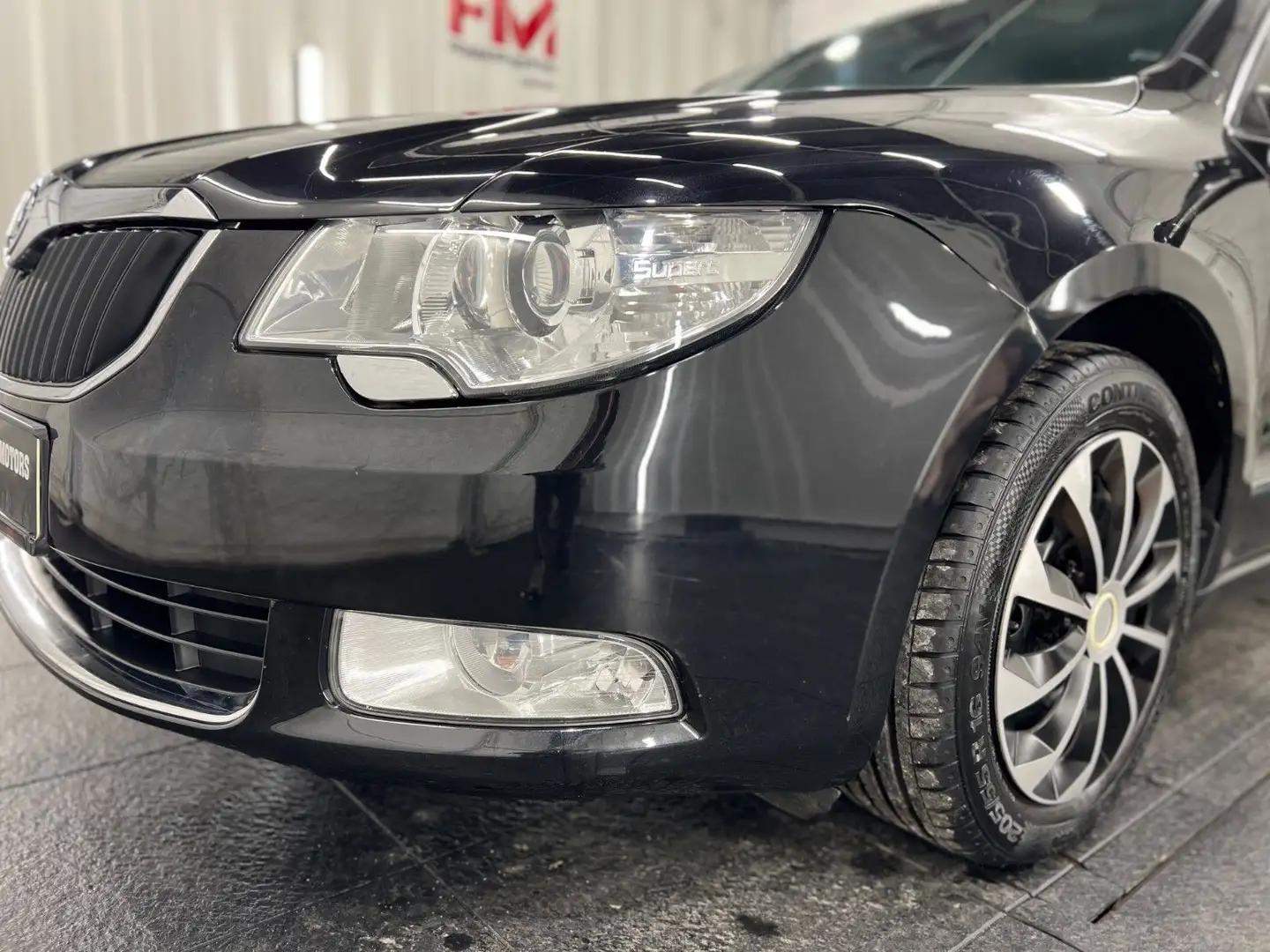 Skoda Superb Combi Family/Xenon/2-Zon-Klima/Tempo/Shz Negro - 2