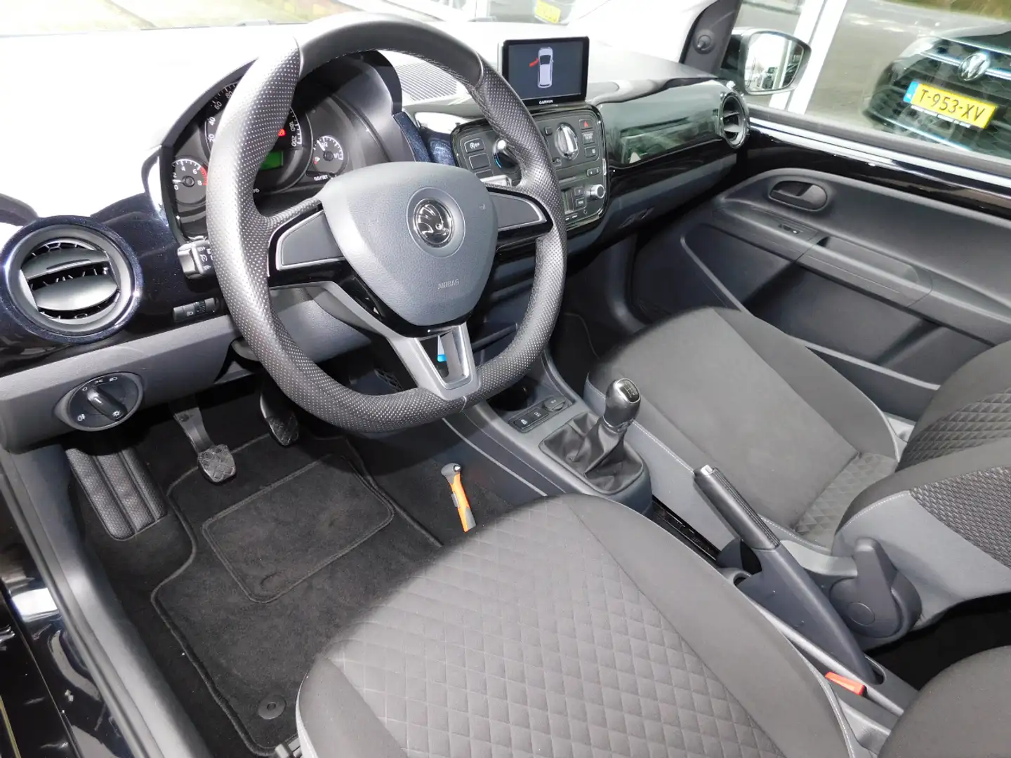 Skoda Citigo 1.0 MPI 60PK FRESH!! All-in Prijs! 1 jaar Garantie Zwart - 2