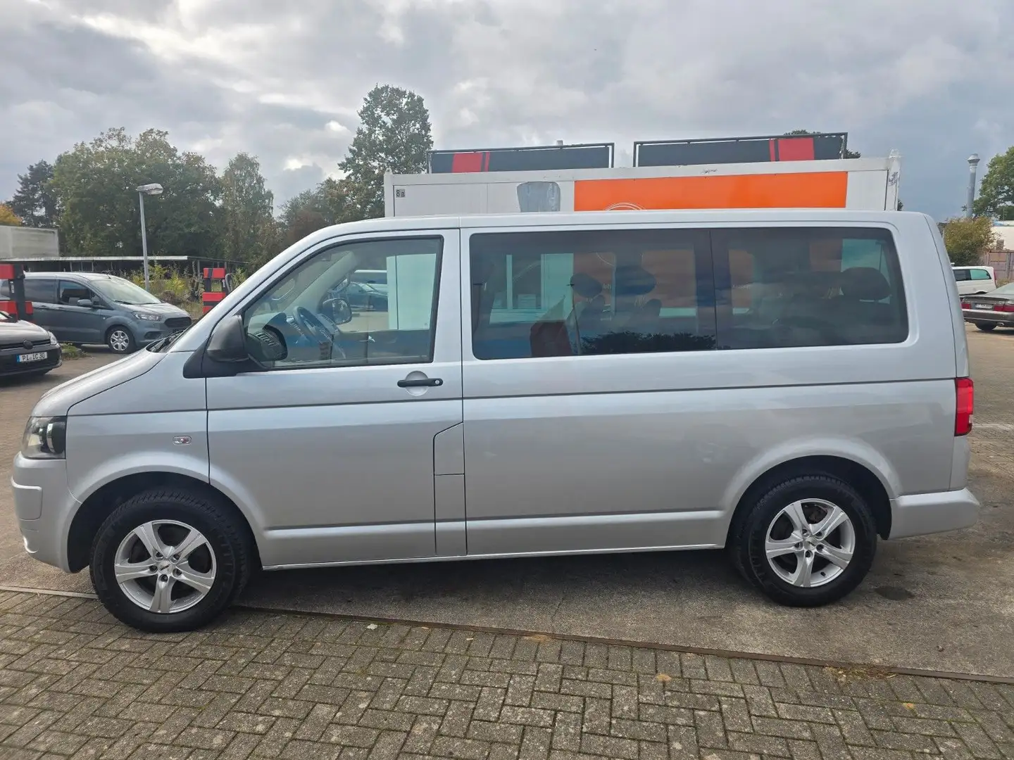 Volkswagen T5 Multivan 2.0 TDI Navi AHK SHZ Silber - 2