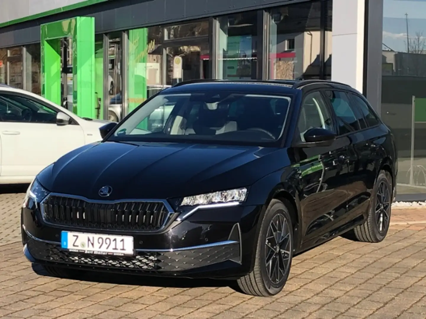 Skoda Octavia Combi Tour AHZV SmartLink DAB Bluetooth Schwarz - 2