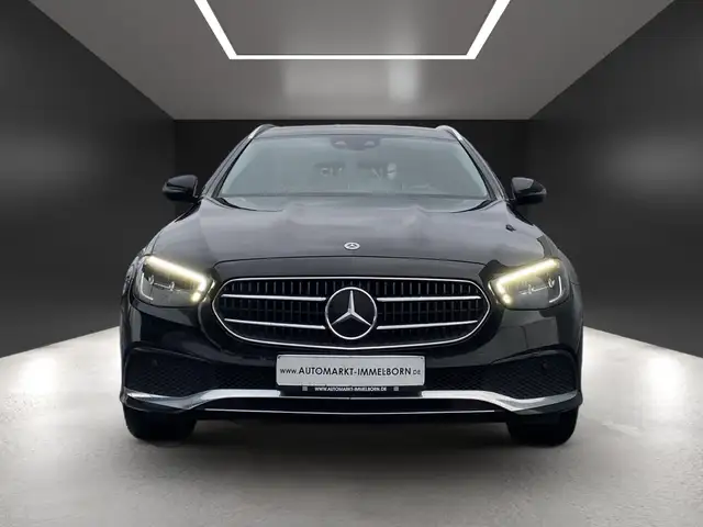 Mercedes-Benz E-Class view 5