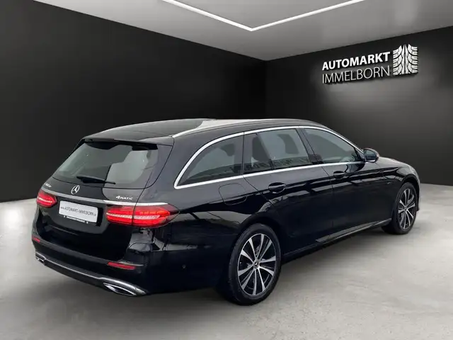 Mercedes-Benz E-Class view 4