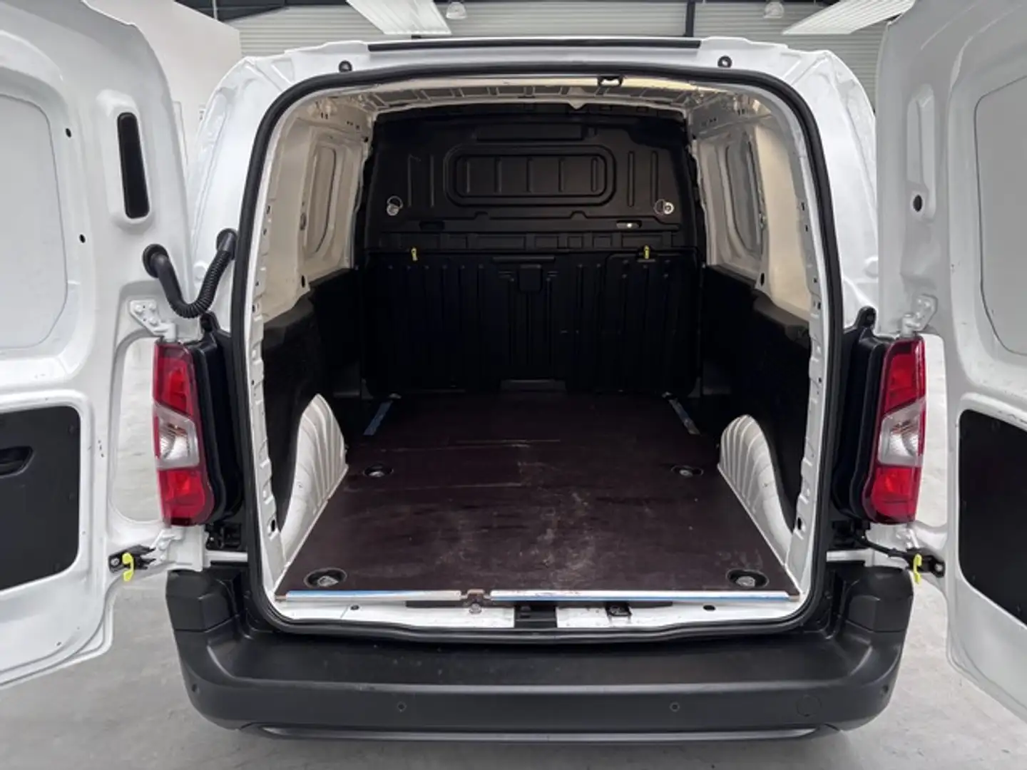 Peugeot Partner GRIP L1 KLIMA+EINPARKHILFE+BLUETOOTH+1HD Blanc - 2
